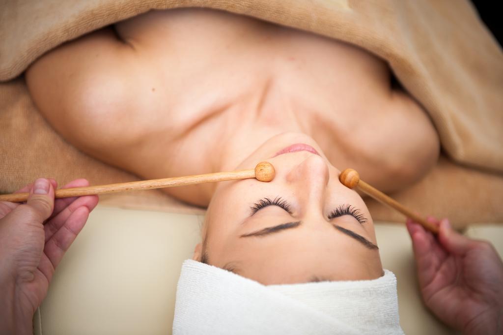 Lighthouse Golf & Spa Hotel Balchik Exterior photo Facial massage with bamboo sticks